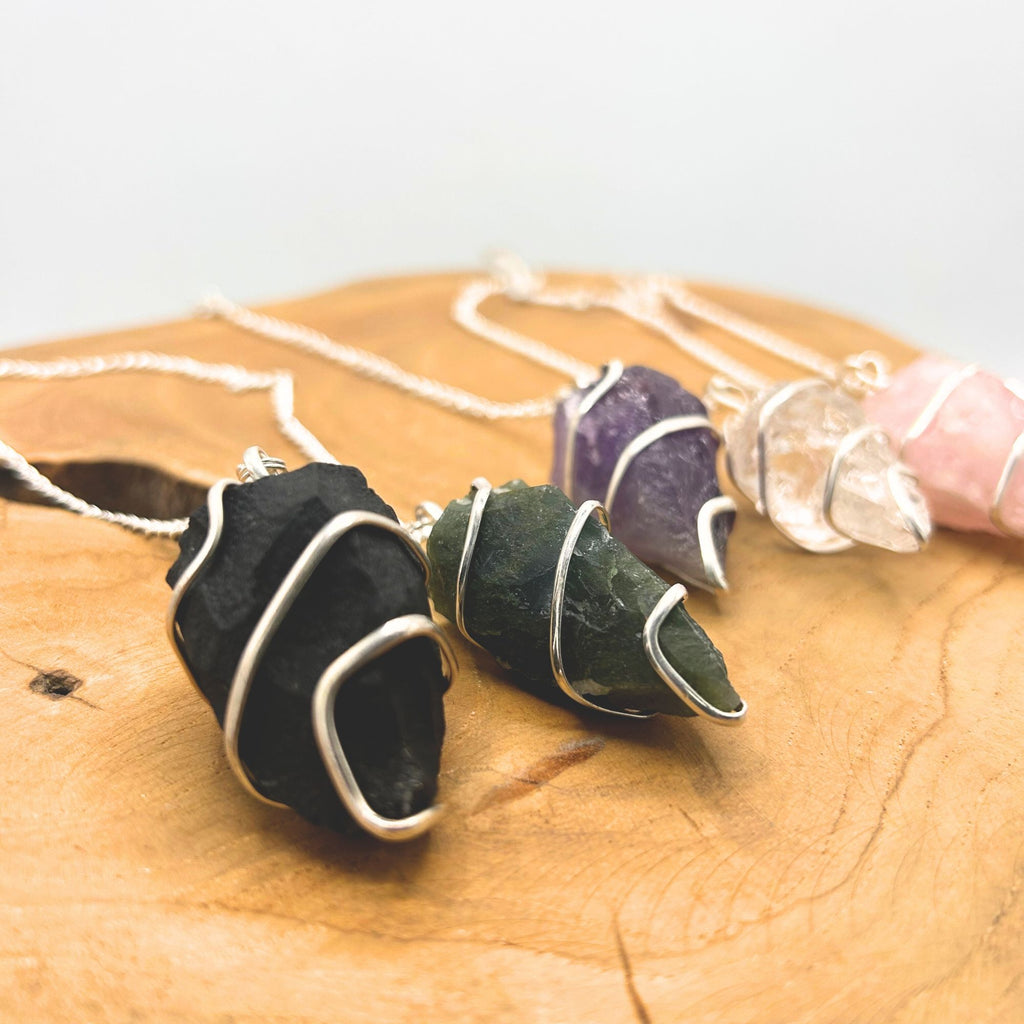 Pendule divinatoire en agate noire brute – finition argentée