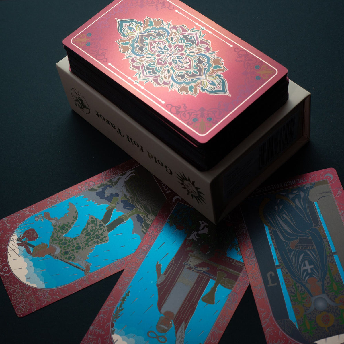 Coffret tarot rose à dorures rubis avec livret