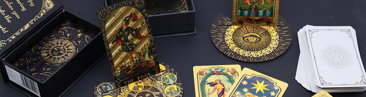 Coffret tarot rose à dorures rubis avec livret
