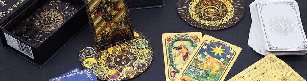 Coffret tarot rose à dorures rubis avec livret